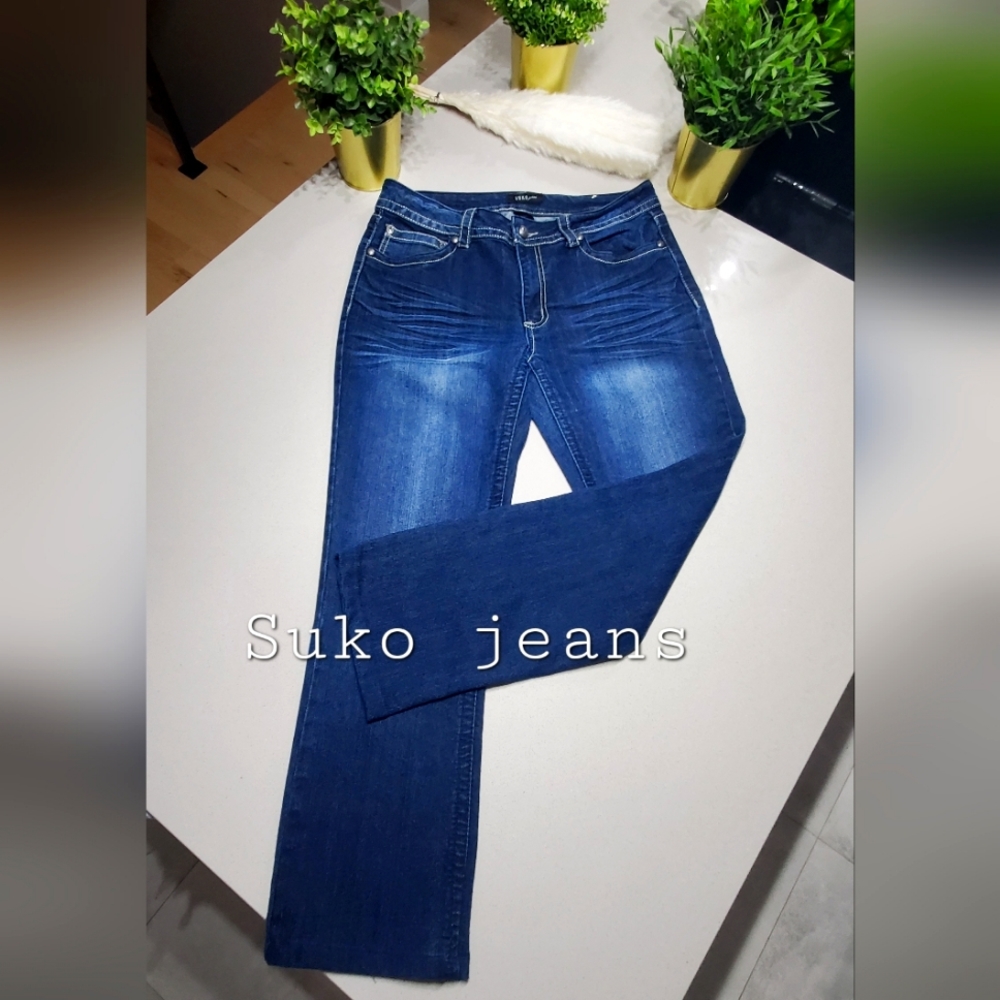 NWOT SUKO JEANS Très beau jeans neuf bleu foncé avec jolis détails en cuir vegan